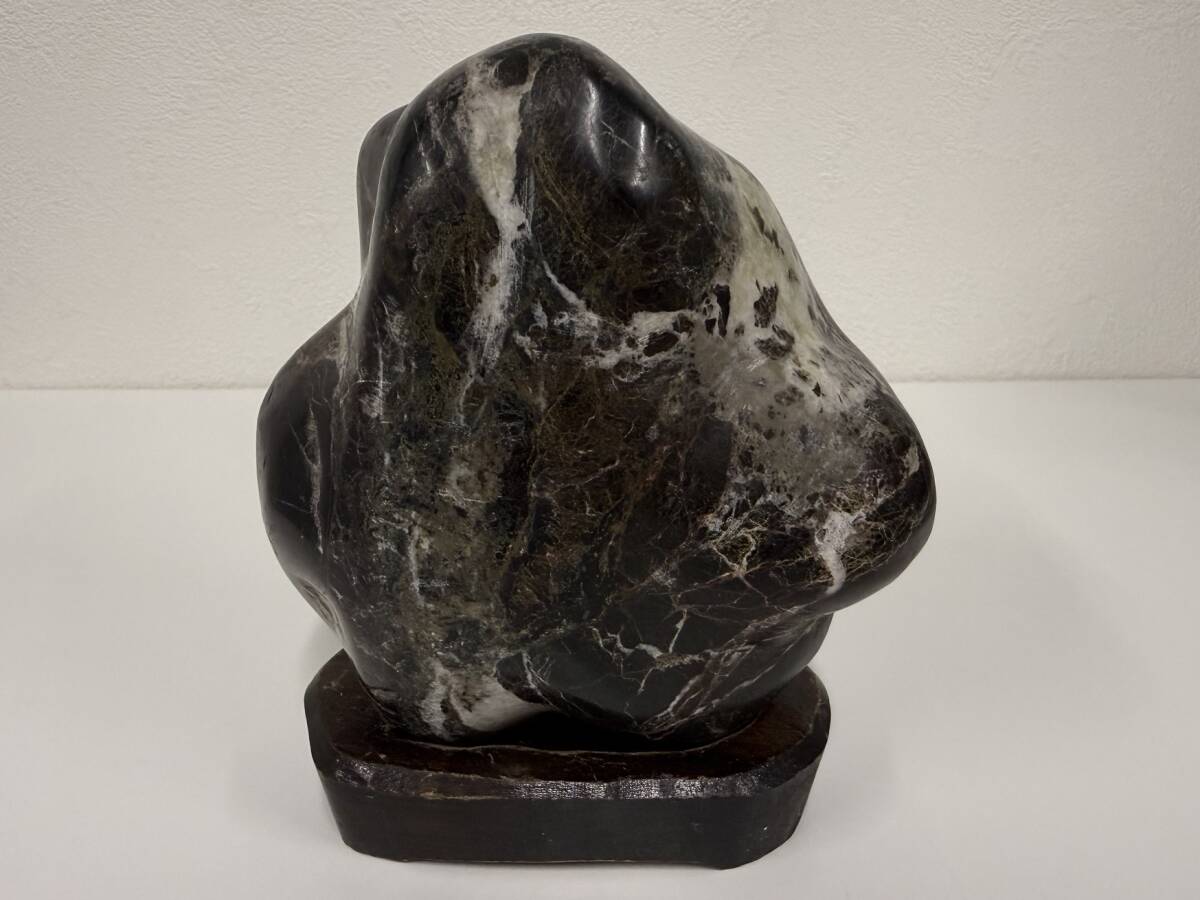 鑑賞石 天然石 台座付き 約1610g 飾り石 置物 インテリア 詳細不明 瑪瑙？ジャスパー？菊花石？ 管理IS002