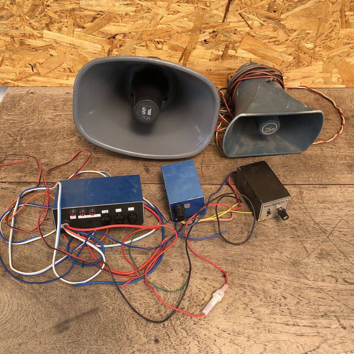 管壱下 TOA 拡声器セット TC-151M SC-10F 他スイッチ類 ホーンスピーカー付き 動作未確認 現状品 詳細不明