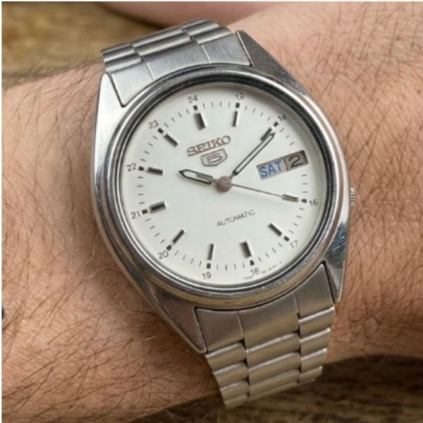 【セイコー/セイコー5/1986年4月製造/ヴィンテージ/稼動品】SEIKO 5ホワイト文字盤7009-6000 ミリタリー風デイデイト メンズ腕時計