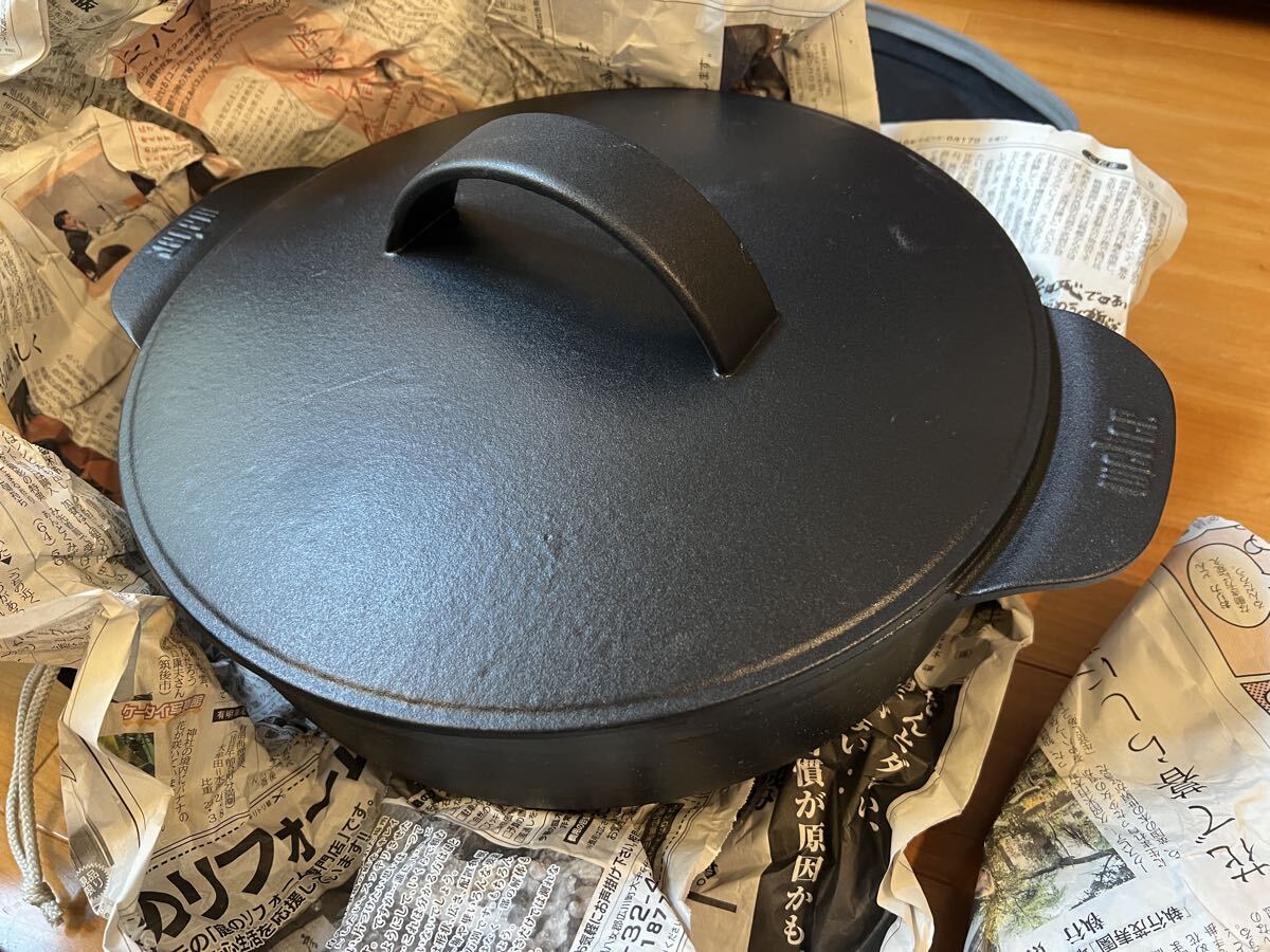 weber ダッチオーブン　直径30cm 高さ10.5cm 未使用品　ユニフレームケース付　　検索） LODGE キャンプ スキレット　グリル　スノーピーク