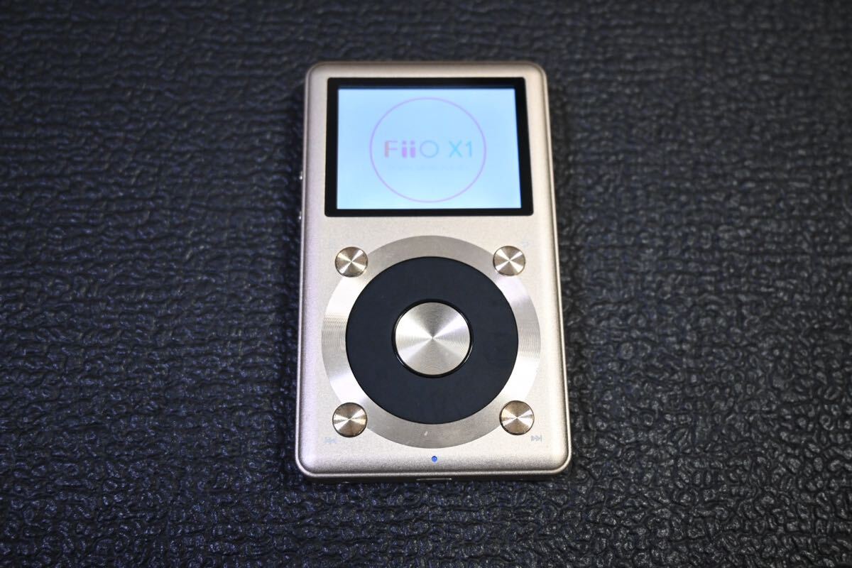 動作現状品　 FiiO X1 初代 ハイレゾ対応ポータブルプレーヤー　ゴールド