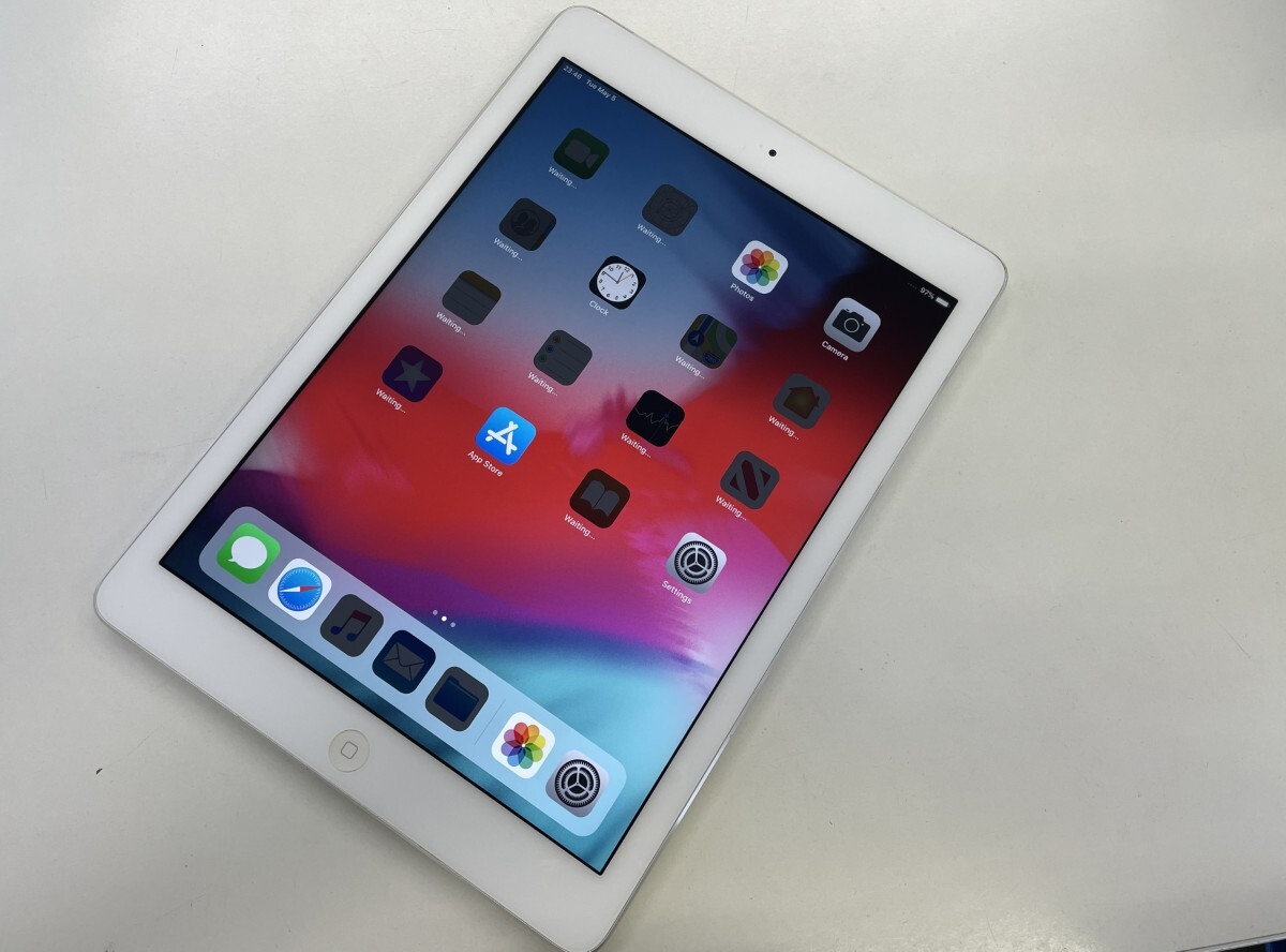 ★送料無料★au★iPad Air Wi-Fi + Cellular 16GB★シルバー★0034280006785★SYS★05/06