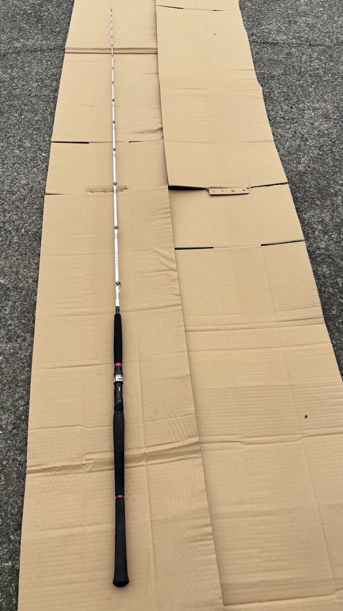 H26 DAIWA 釣り竿 ロッド 白 黒 MODEL NO:A-グリツプネイ240M 中古　送:260