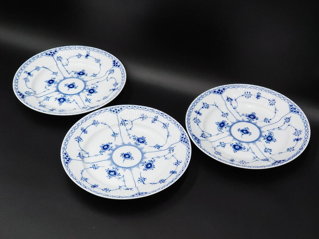 R-087859　デンマーク製 ROYAL COPENHAGEN(ロイヤルコペンハーゲン) ブルーフルーテッド ハーフレース 直径約22cm プレート3枚セット 北欧