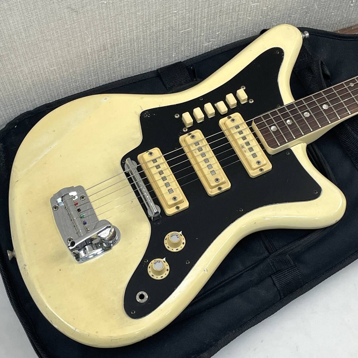 札幌発 Pleasant SEL-220 エレキギター ソフトケース付き プレザント ビザール 26E 北HH3