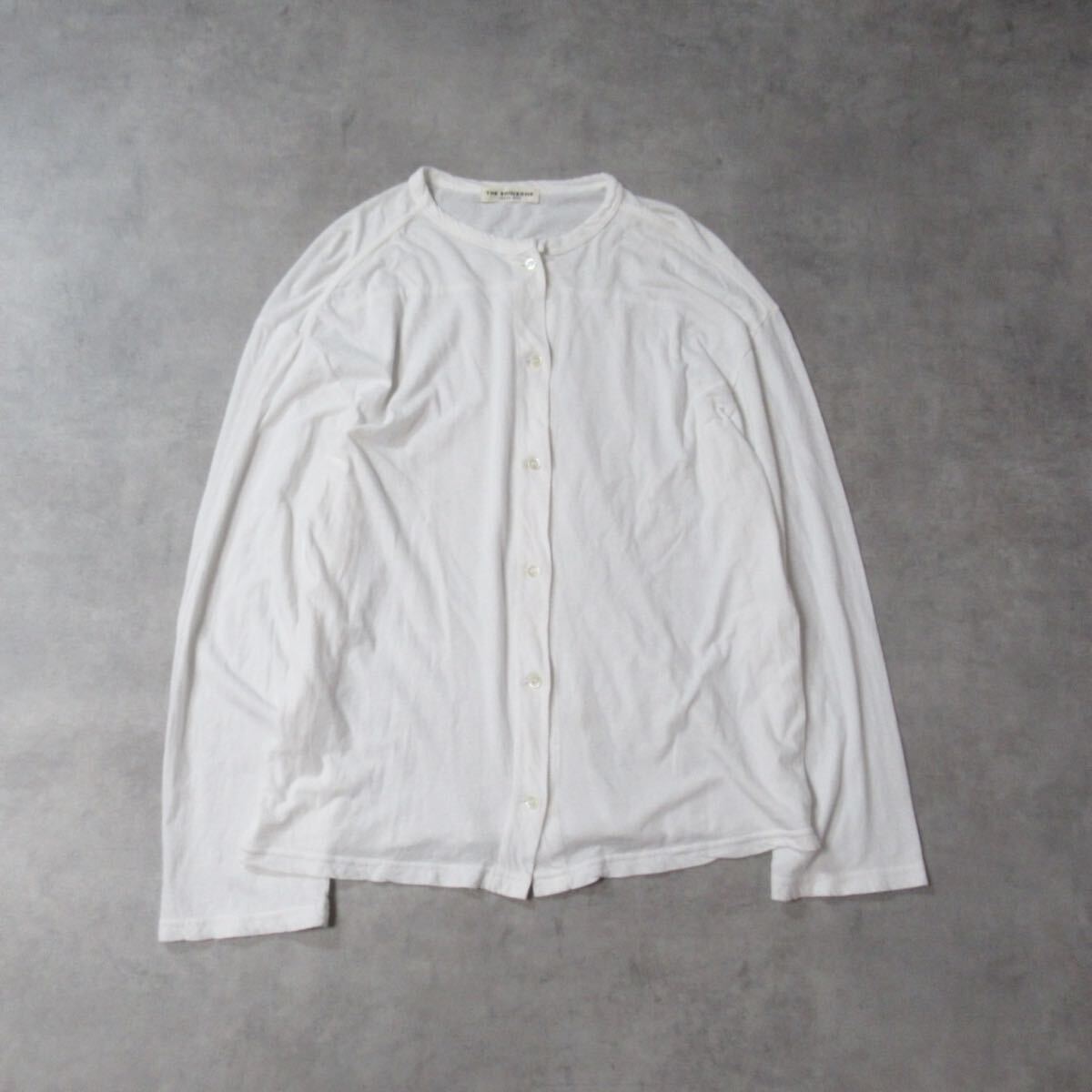 THE SHINZONE / ザシンゾーン ロングスリーブ ノーカラー ホワイト カットソー シャツ 白 長袖 羽織り トップス ナチュラル 薄手