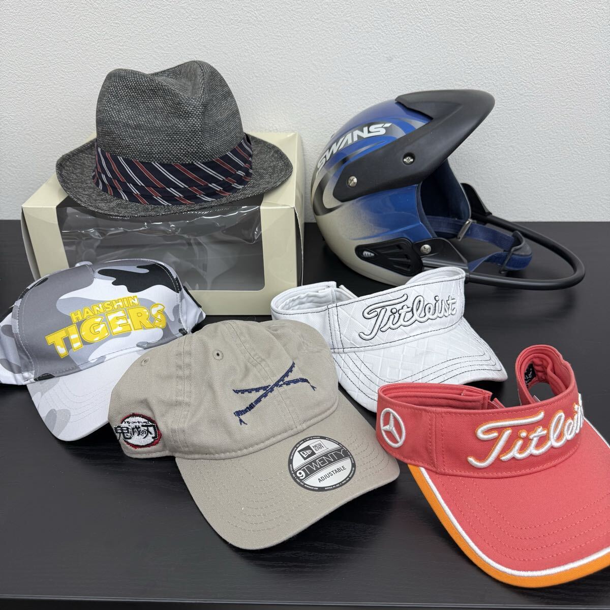 帽子 キャップ サンバイザー ハット ニューエラ 鬼滅の刃 ベンツ×タイトリスト SWANS ヘルメット まとめ出品 状態様々 合計6点