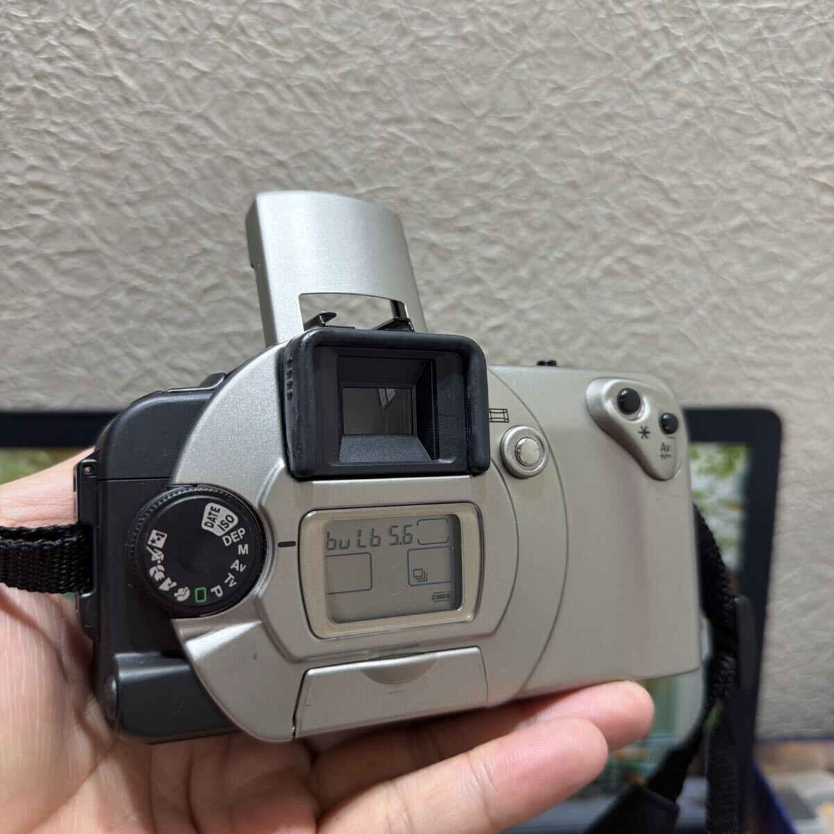 キヤノンNewEOSキス フィルム一眼レフ レンズ付き　通電　シャッター　フラッシュ確認済み　綺麗　60サイズ