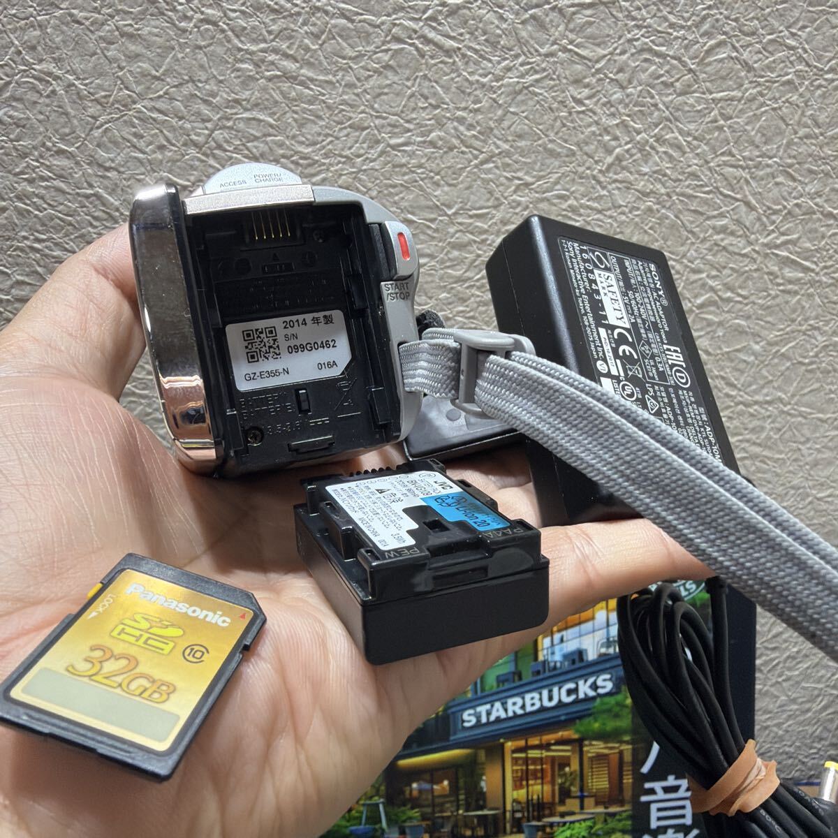 JVC ビデオカメラ　GZーE355 2014年　バッテリー　SDカード32GB アダプター付き　動作品