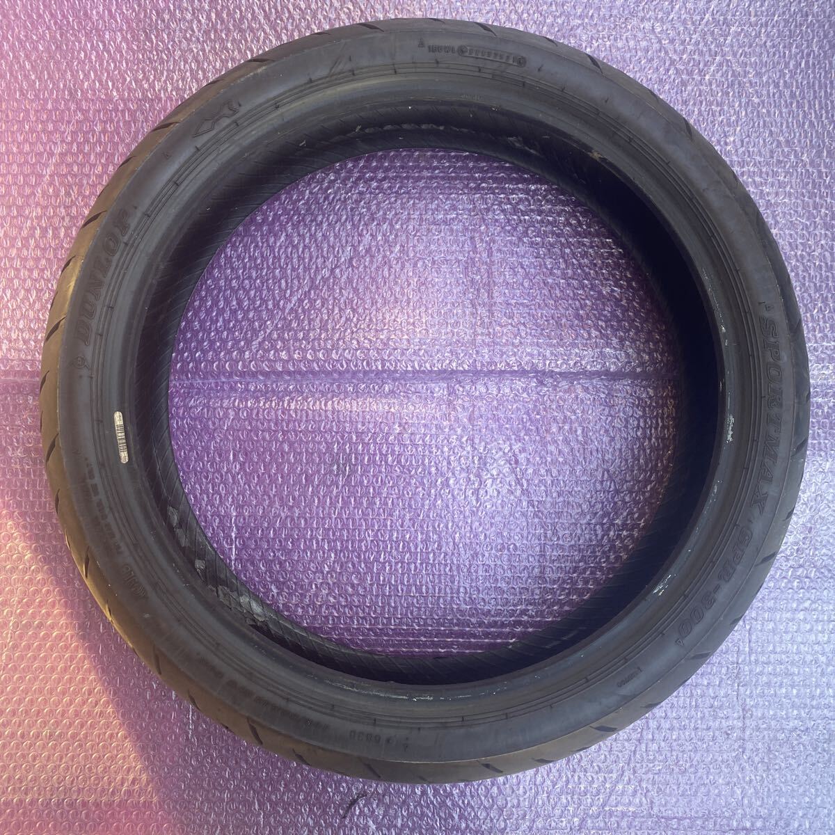 ダンロップ　スポーツマックス　GPR-300 140/60R-18 製造年2521 