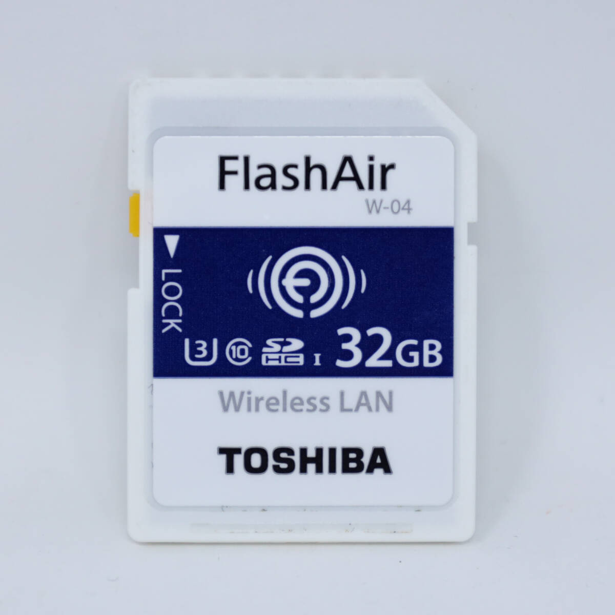 【美品】TOSHIBA 東芝 FlashAir W-04 32GB Wi-Fi機能搭載 SDカード フラッシュエアー レトロデジカメがスマホ転送対応の最新機に大変身！