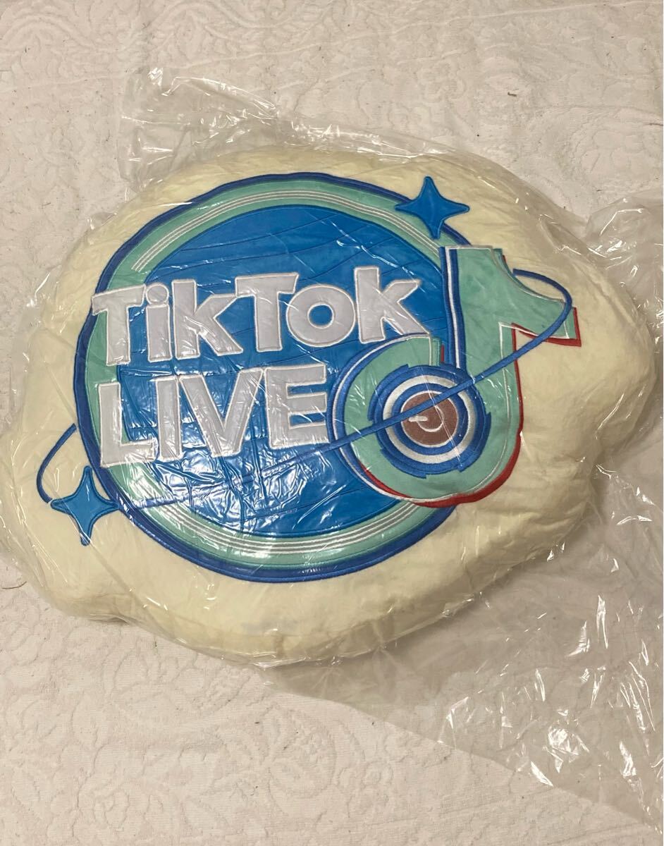 TikTok ユニバース クッション ティックトック Universe ユニバ