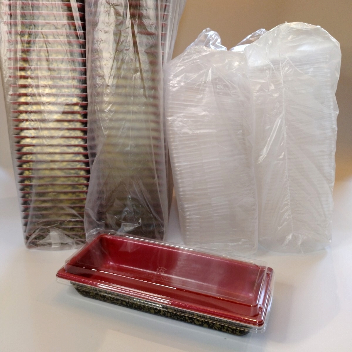 【業務用・使い捨て容器】弁当箱100セット〜弁当箱と透明蓋・各100枚入り〜 惣菜容器 赤 黒 透明蓋 