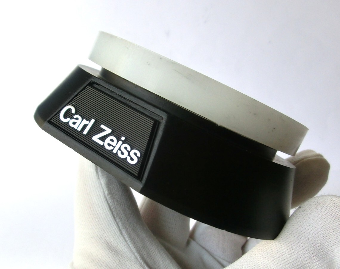 Carl Zeiss レンズ 展示台