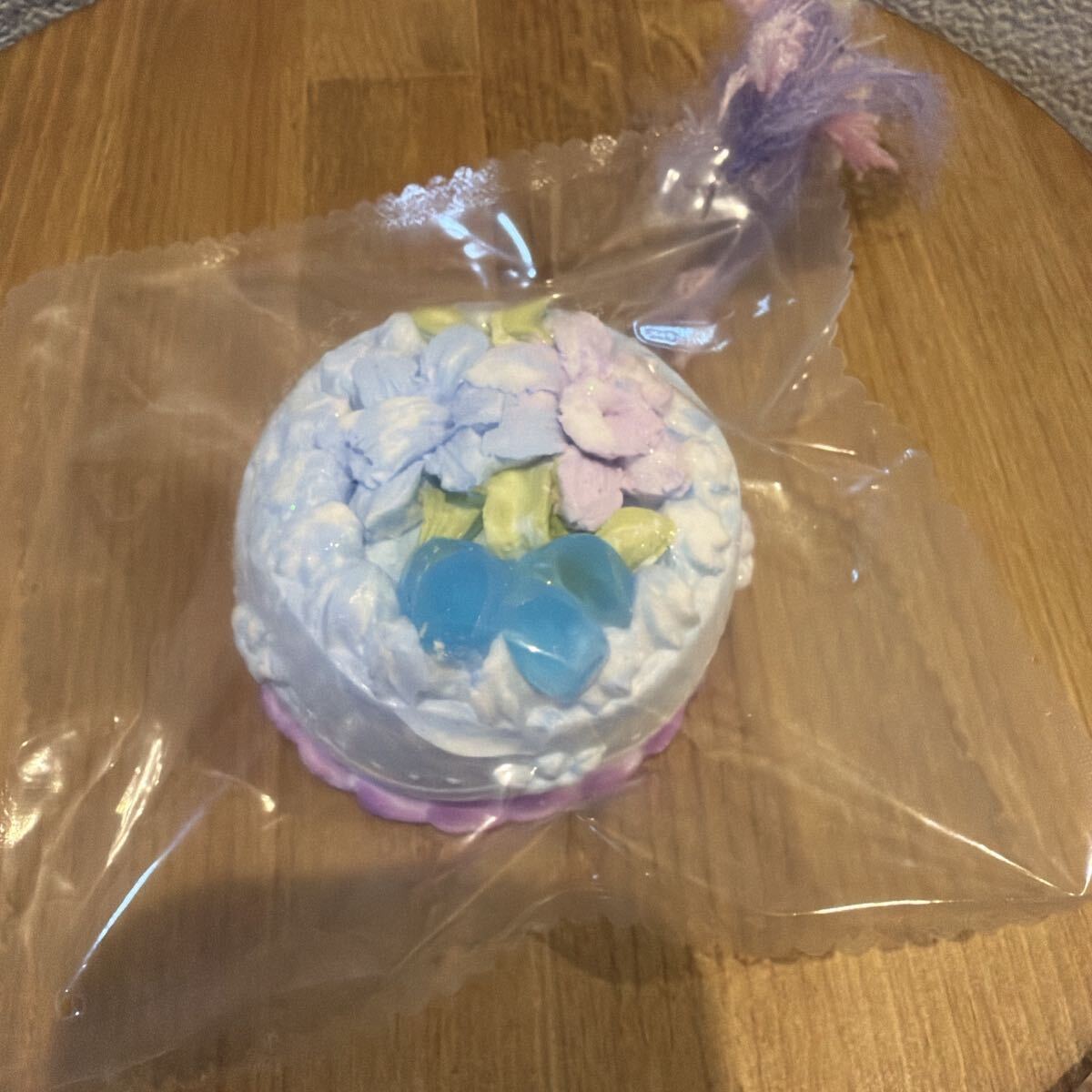 スクイーズ　花先生　水色ケーキ　スイーツ