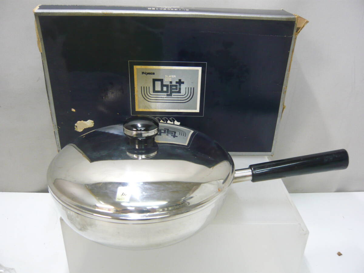 ★253）ふた付3層フライパン・チタン入りカーボンスチール 　Ф25X高さ6.5㎝　箱あり　※中古品/使用感現状品■80