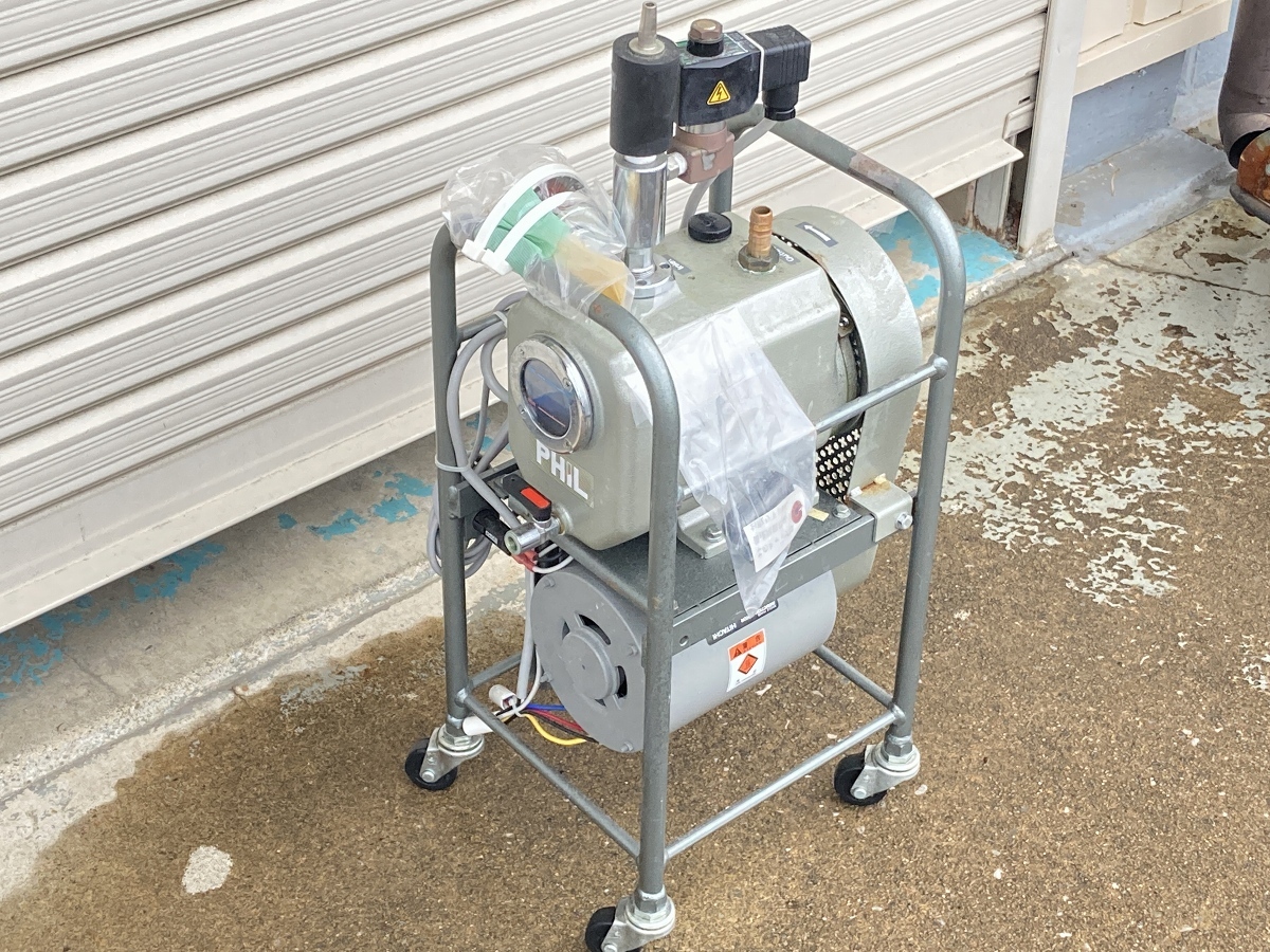 [引取限定] 佐藤真空 PHIL TSW-50N OIL ROTARY VACUUM PUMP ベルト駆動型油回転真空ポンプ ※通電のみ ①
