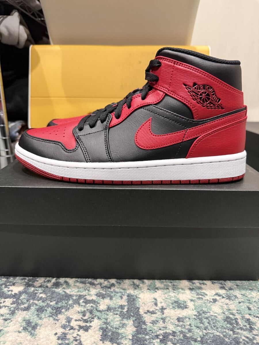 送料無料　新品未使用　Nike Air Jordan 1 Mid Bred ナイキ エアジョーダン1 ミッド　ブレッド　国内正規品　メンズ26cm