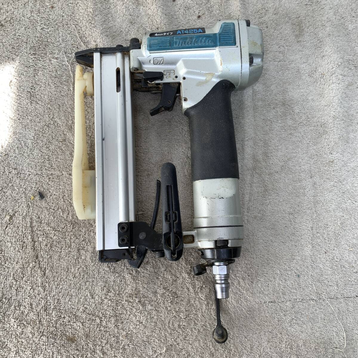 makita マキタ　エアタッカ　AT425AK　４ｍｍ　ケース　説明書付き　XZ4497