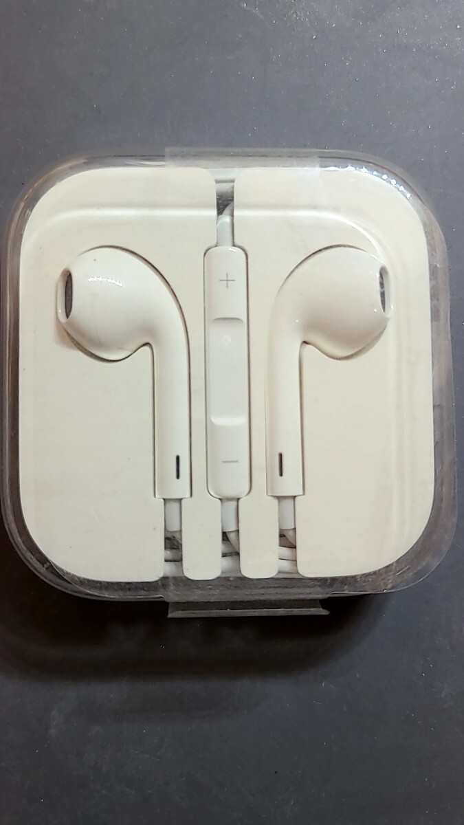 【新品・未使用】Apple 純正イヤホン 有線 EarPods ホワイト ケース付き