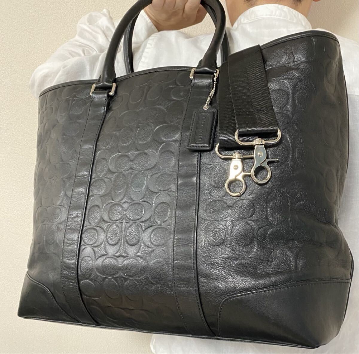 極美品/特大!!大容量●COACH コーチ メンズ トートバッグ 肩掛け 2way エンボス加工 総柄 ビジネス ショルダー A4 斜め掛け シグネチャー柄