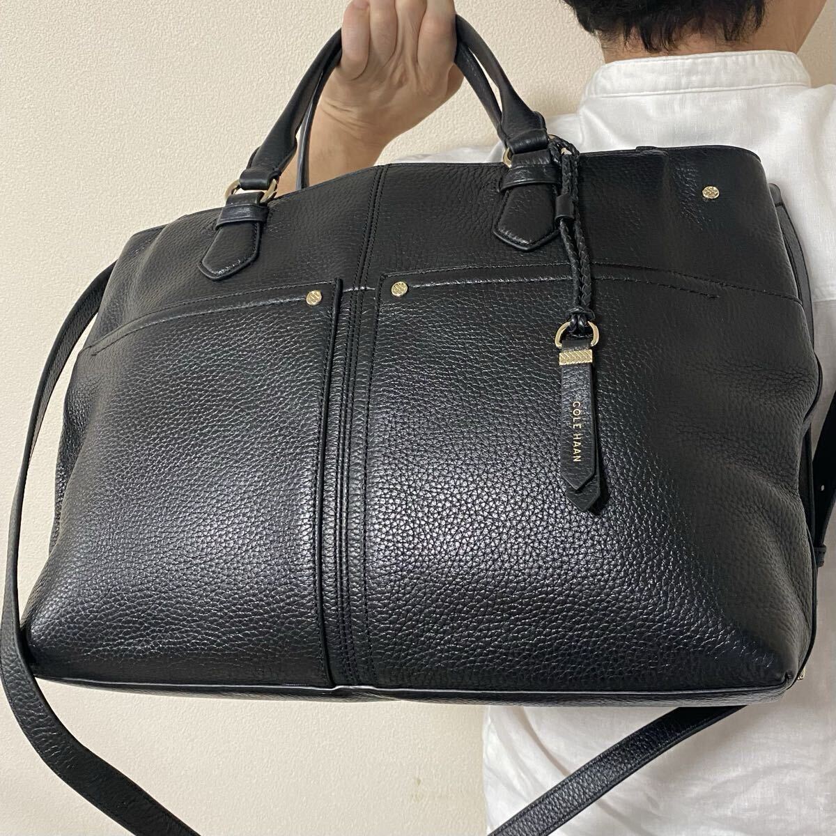 未使用級●A4収納●コールハーン COLE HAAN トートバッグ 2way 編み込み メンズ 肩掛け 大容量 ブラック 黒 レザー 本革 ビジネス 収納多