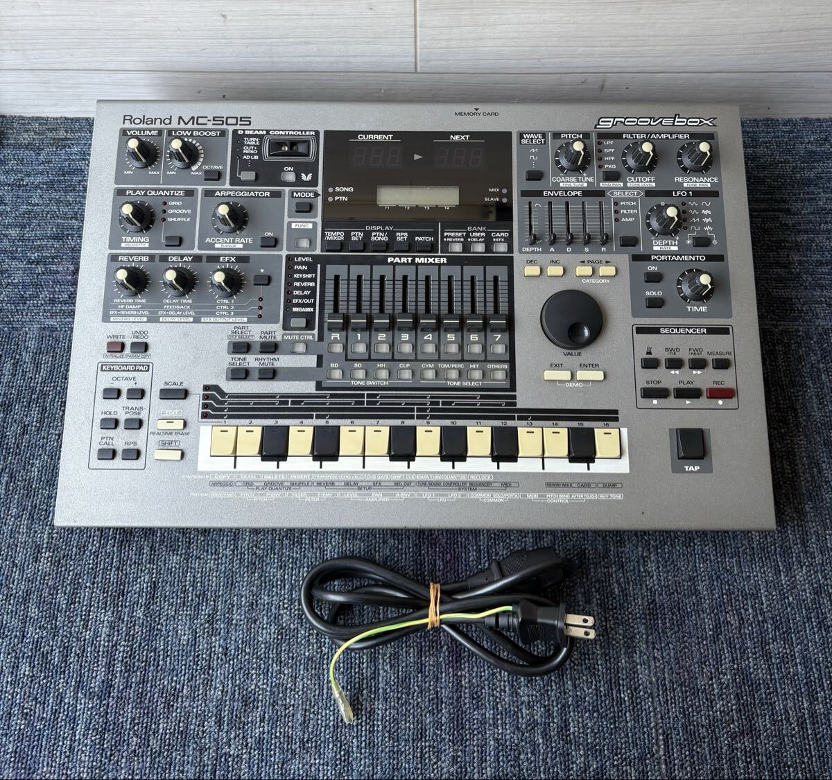 ROLAND MC-505 Groovebox 通電OK