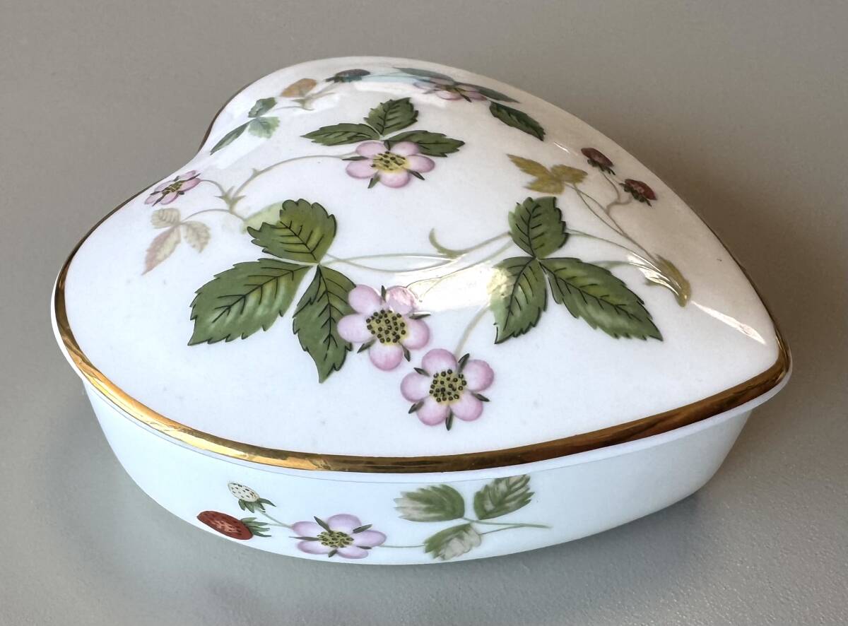 WEDGWOOD ウェッジウッド WILD STRAWBERRY ワイルドストロベリー ミニチュア ハート型蓋つきボックス 小物入れ アクセサリーケース