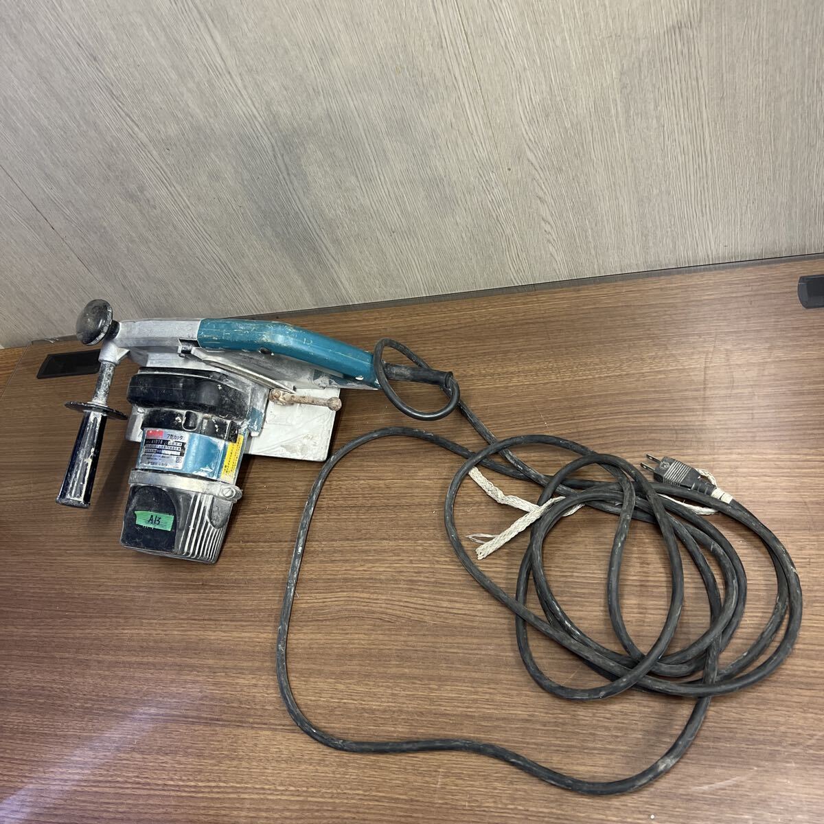 A13 100サイズ発送　中古　動作品　マキタ 電動工具 100V ディスクグラインダ　4107R