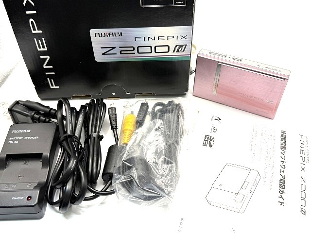 H105 FUJIFILM フジフィルム FINEPIX Z200fd コンパクトデジタルカメラ 通電確認済 箱付き 現状品
