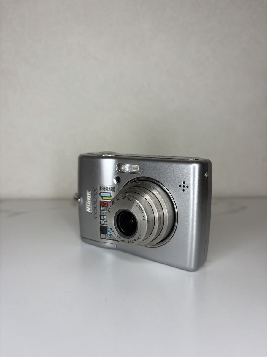  Nikon COOLPIX L12 シルバー デジカメ