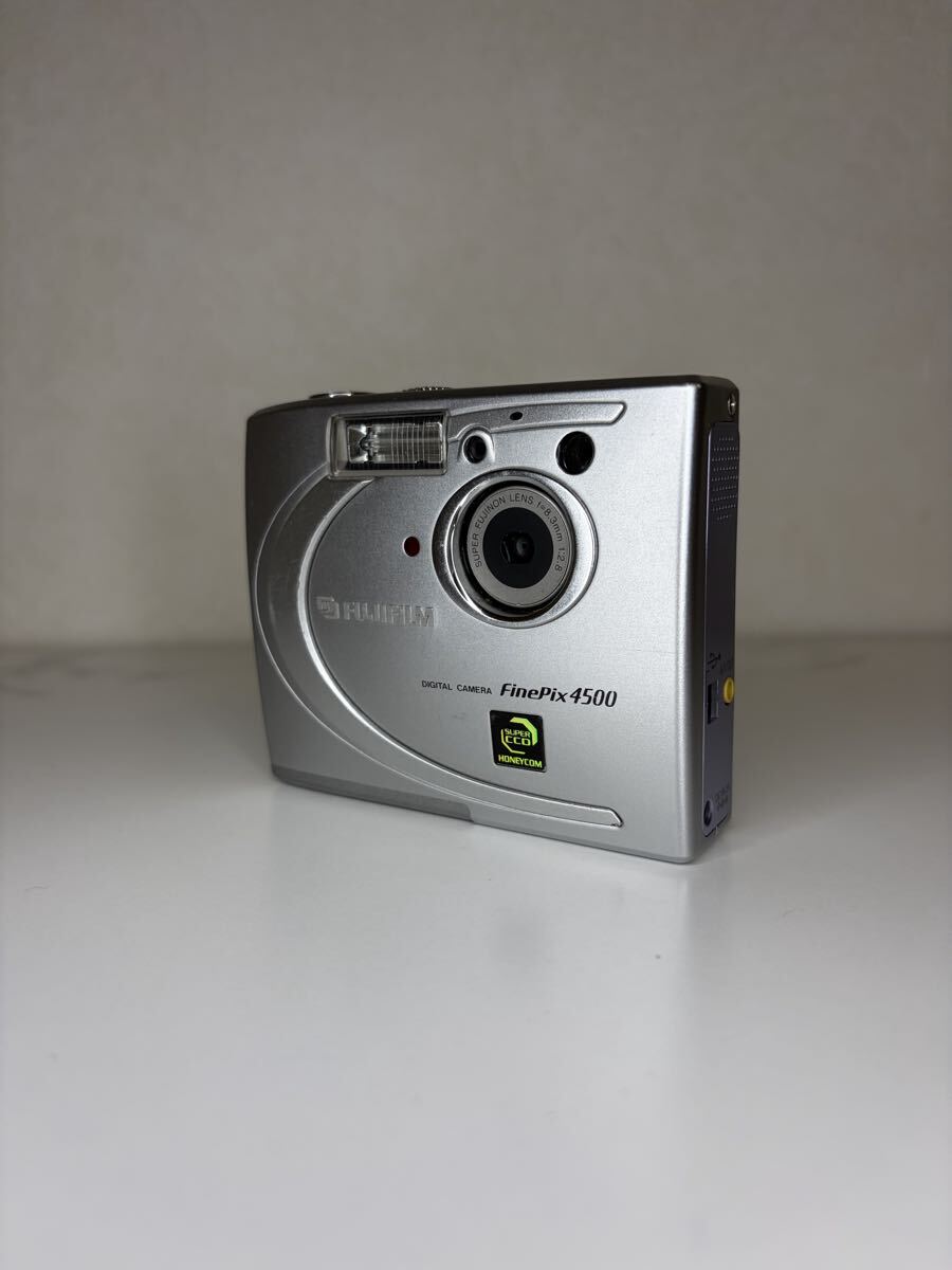 FUJIFILM シルバー FinePix4500 コンパクトデジタルカメラ