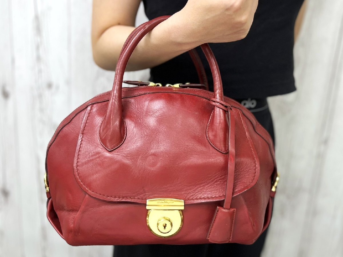極美品 Ferragamo フェラガモ 鍵付 ハンドバッグ バッグ レザー ボルドー 100347