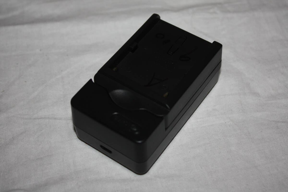 送料無料！　ENEGON　CD-PN101M バッテリーチャージャー 　充電器　デジカメ