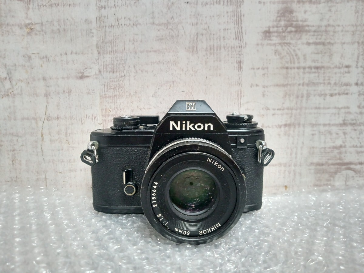 ① Nikon ニコン EM 一眼レフ　フィルムカメラ　 NIKKOR　50mm 1:1.8 レトロ　ビンテージ　カメラ　ジャンク