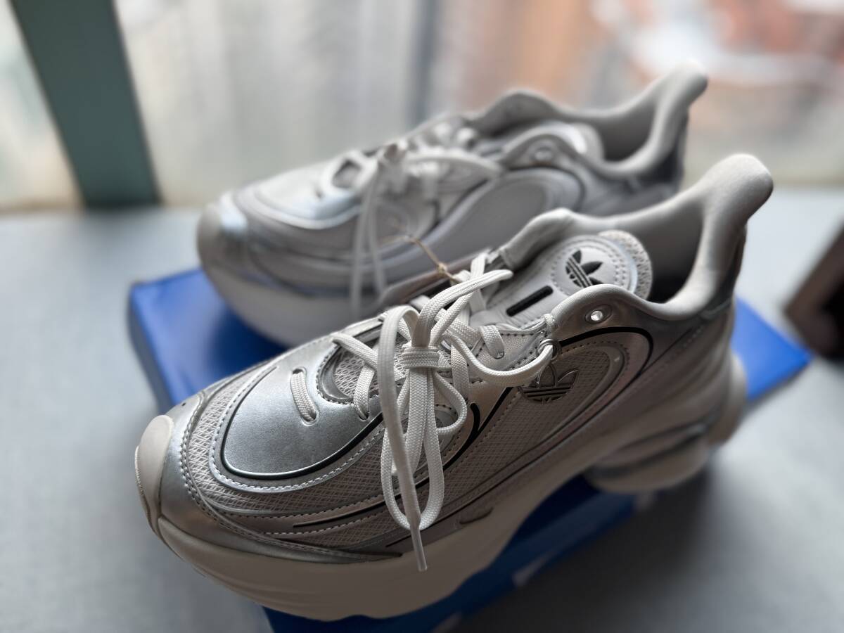 新品正規品 adidas Ozvenuz Silver Metallic アディダス　KI0557 26cm 