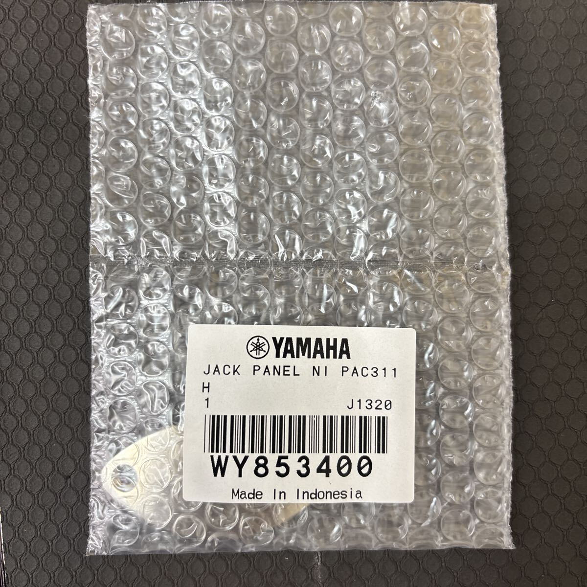 ヤマハ　エレキギターパーツ パシフィカPAC-311H ジャックパネル(ニッケル)