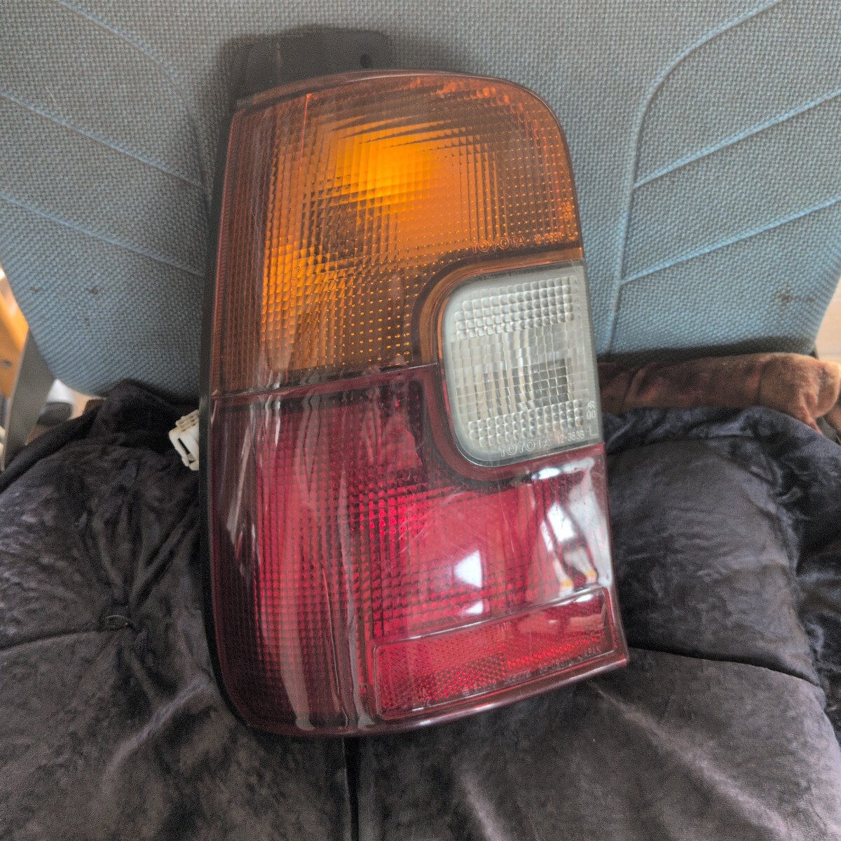 トヨタ　カローラ　EE106V 左　テールランプ