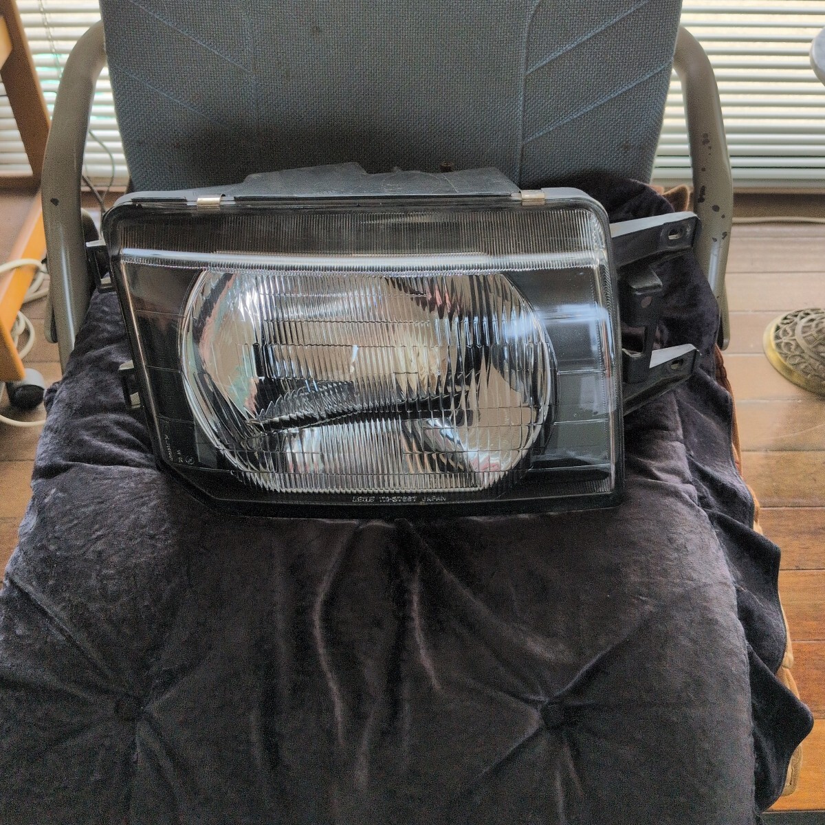 三菱　N28WG　RVR 　右　ヘッドライト