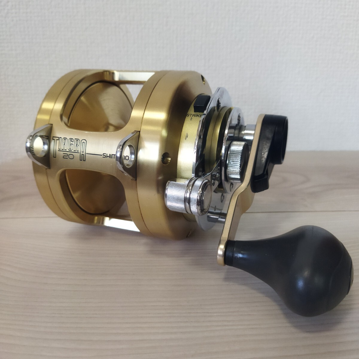 ●送料込みセール中 美品！希少 シマノ ティアグラ 20 2スピード SHIMANO TIAGRA トローリング 泳がせ レバードラグ 両軸リール ●