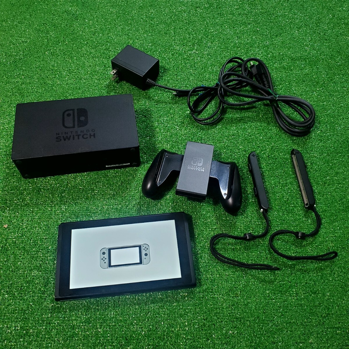 Nintendo Switch ニンテンドースイッチ 本体 動作確認済み 初期化済み HAC-001 充電器 ストラップ ドック HDMIケーブル