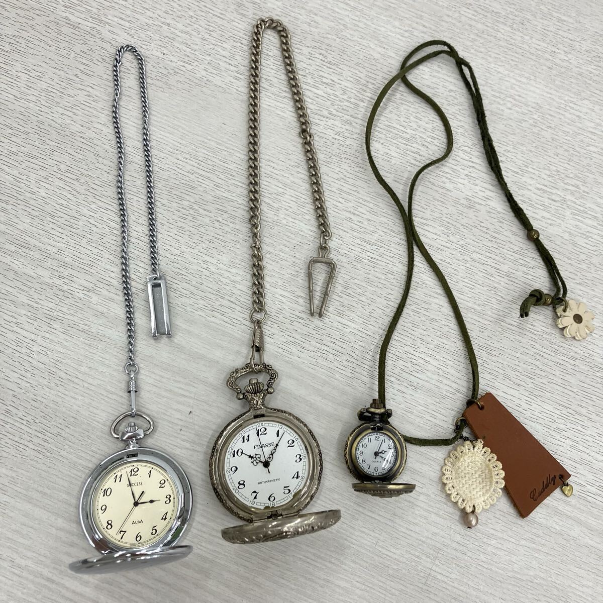 今2605-1069 懐中時計 まとめ SEIKO ALBA SUCCES FINASSE ANTIMAGNETIC クォーツ レトロ アンティーク調 彫刻 動作未確認 ジャンク （一）