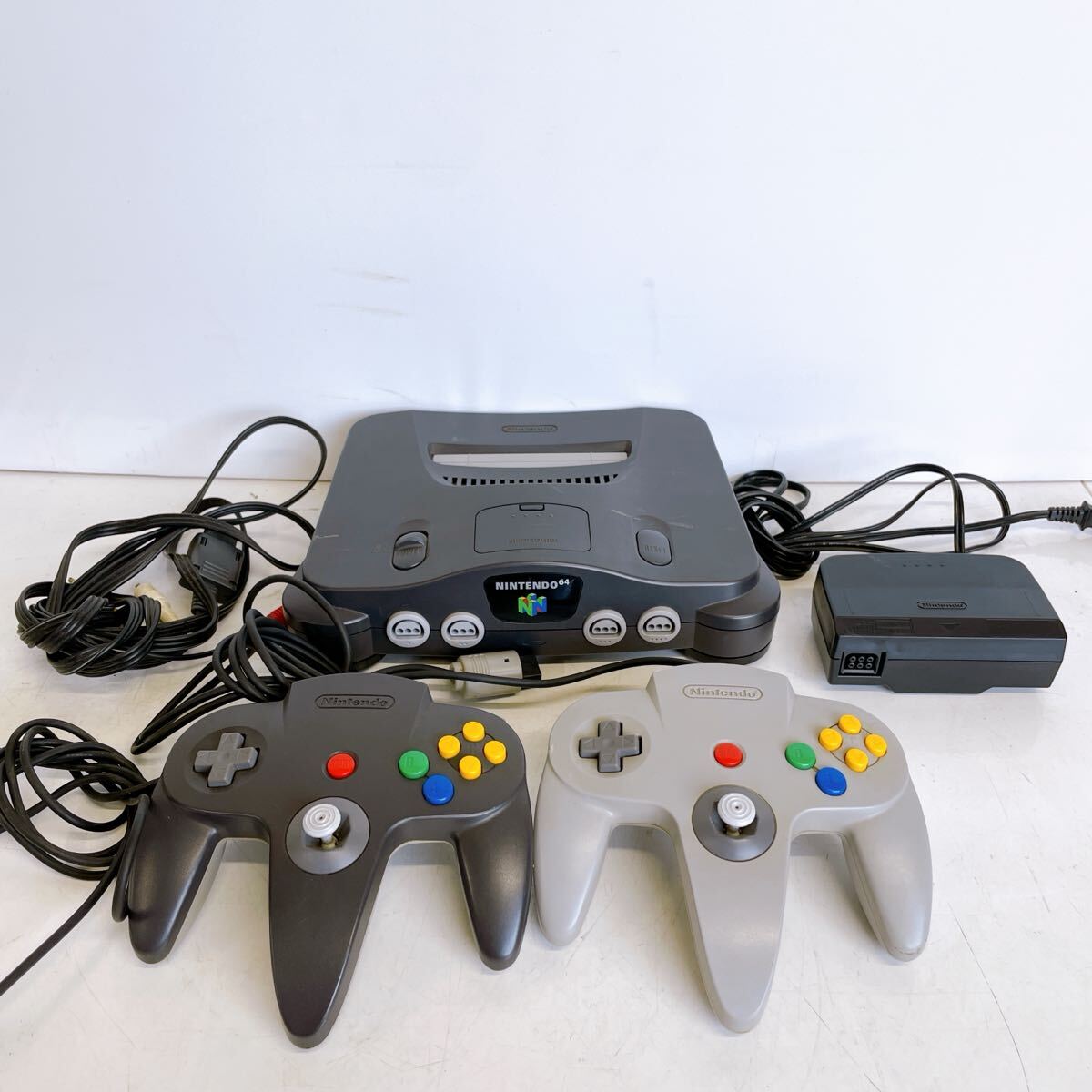 718(中古) 任天堂 ニンテンドー64 NUS-001 コントローラー 本体 Nintendo N64 通電確認済み 現状品