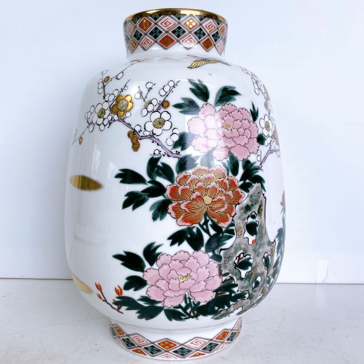747(中古) 九谷焼 花瓶 牡丹 梅 壺 金彩 インテリア 和モダン 花器 伝統工芸品 現状品