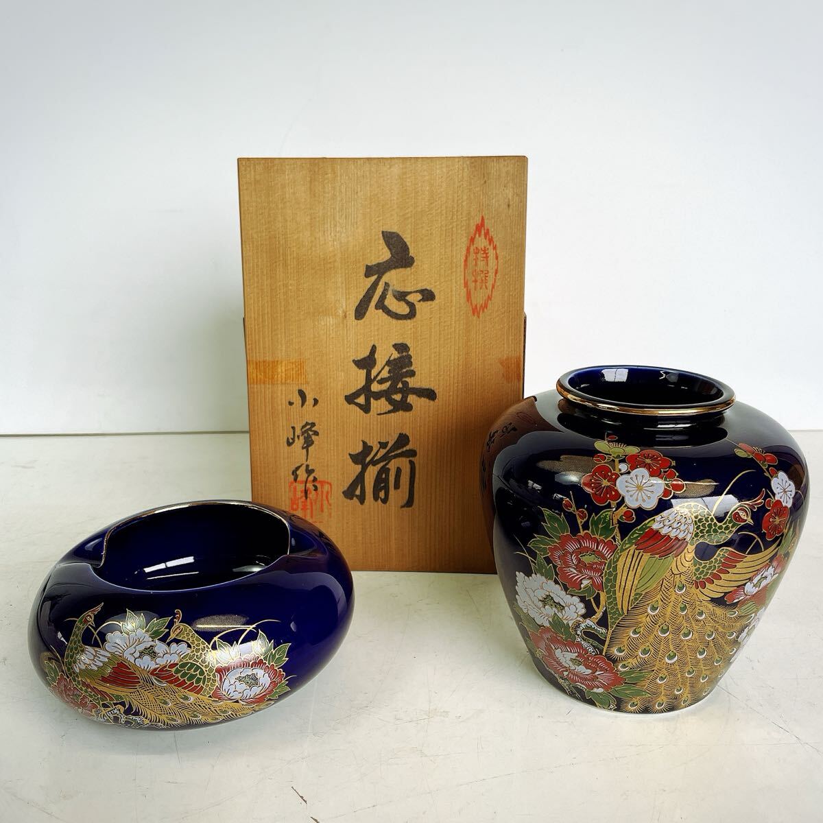749(中古)スエヒロ店 高崎 瑠璃色 花瓶 灰皿 セット 金彩 陶器 インテリア ヴィンテージ 花鳥 花器 応接揃 現状品