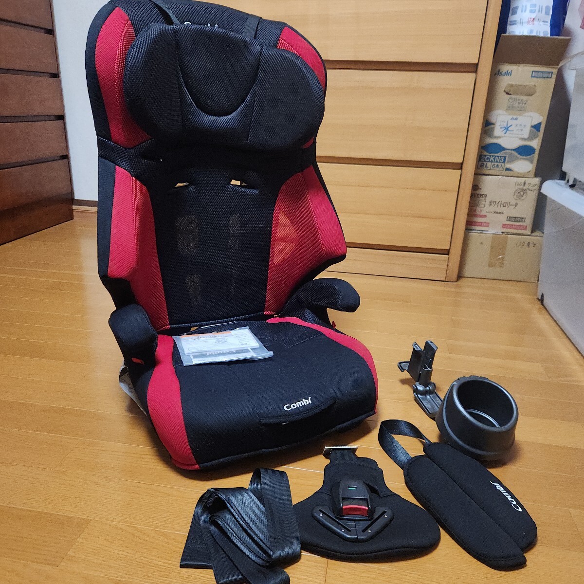 Combi コンビ ジュニアシート チャイルドシート ブラック レッド ジョイトリップ レカロ recaro アップリカ Aprica 付属品複数あり お得