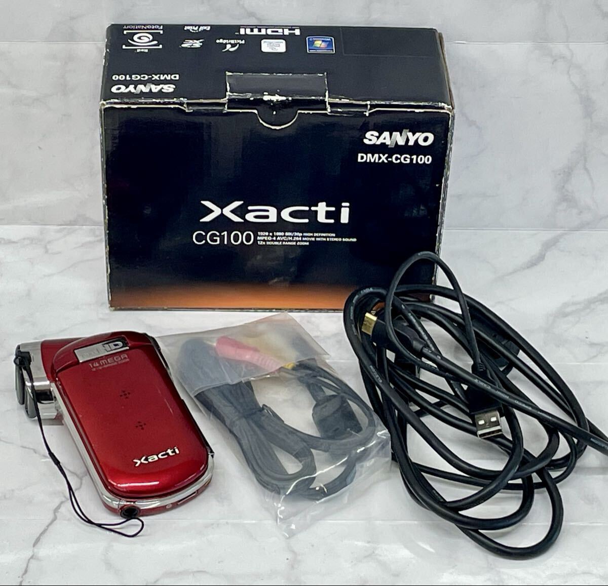 B サンヨー SANYO Xacti DMX-CG100（R） デジタルムービーカメラ レッド 赤 付属品 外箱 中古品 動作未確認 ジャンク