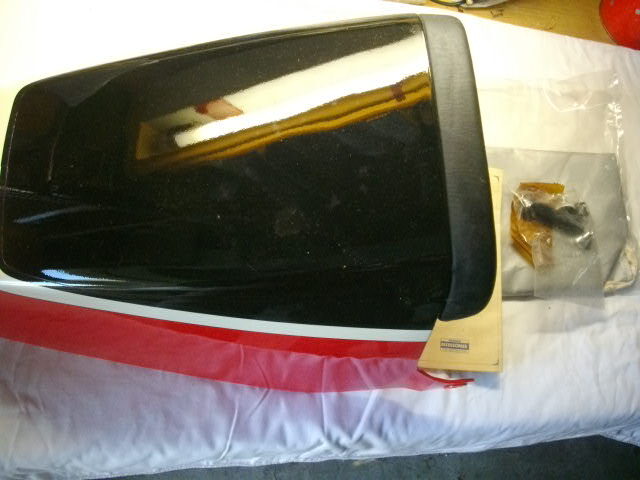 ☆希少新品☆　MVX250F(MC09)　シングルシート　リアシートカウル　　赤黒