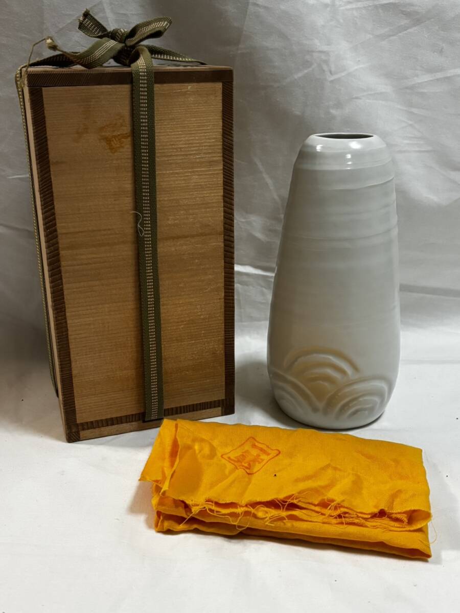 ○京都 禎山窯 川尻一寛 白磁 青梅波花瓶 梅紋 花瓶 花器 共箱 共布 古美術 茶道具