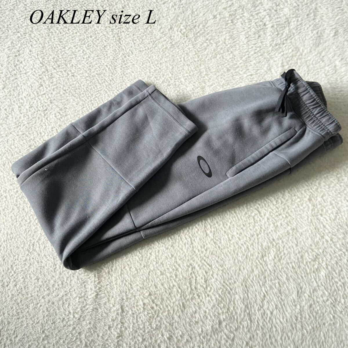【OAKLEY(オークリー)/ワンポイントロゴ】高品質吸汗速乾性 フリースパンツ！ロングボトムス/グレー/L表記/衝撃プライス！即完売！F62